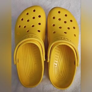 CROCS Classic Clog in Yellow